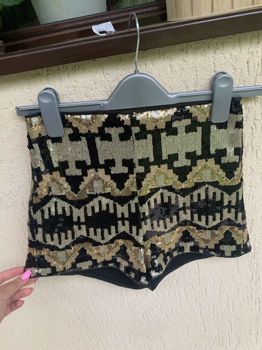 Pantaloni scurti cu talie inalta