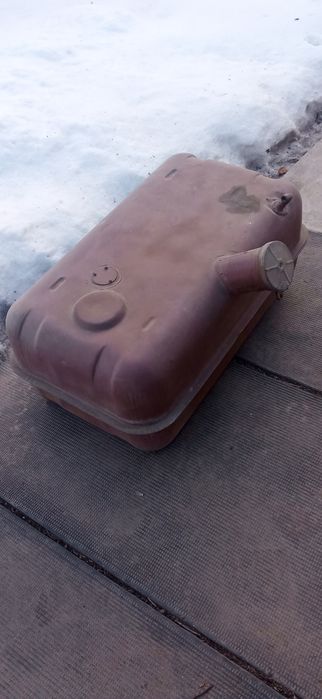 Бензобак продам за