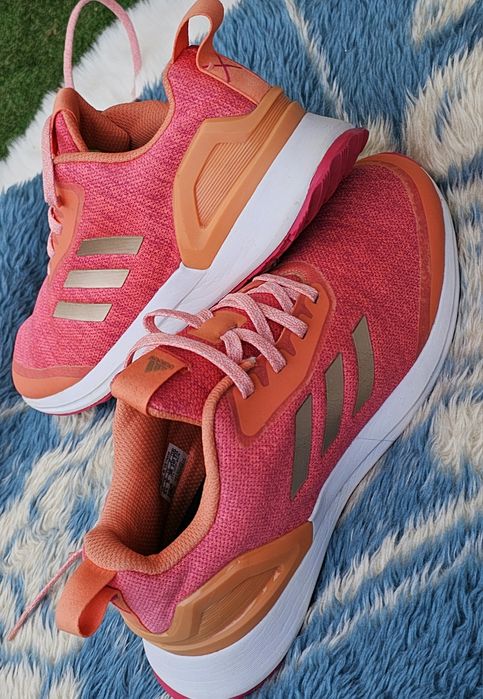 Adidas оригинални дамски маратонки  38 номер