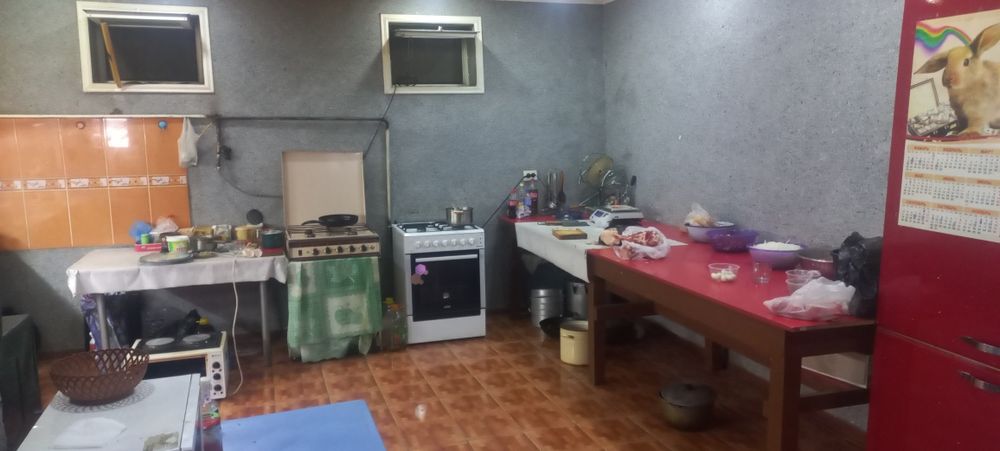 Ховли сотилади барча бизнеслари билан.