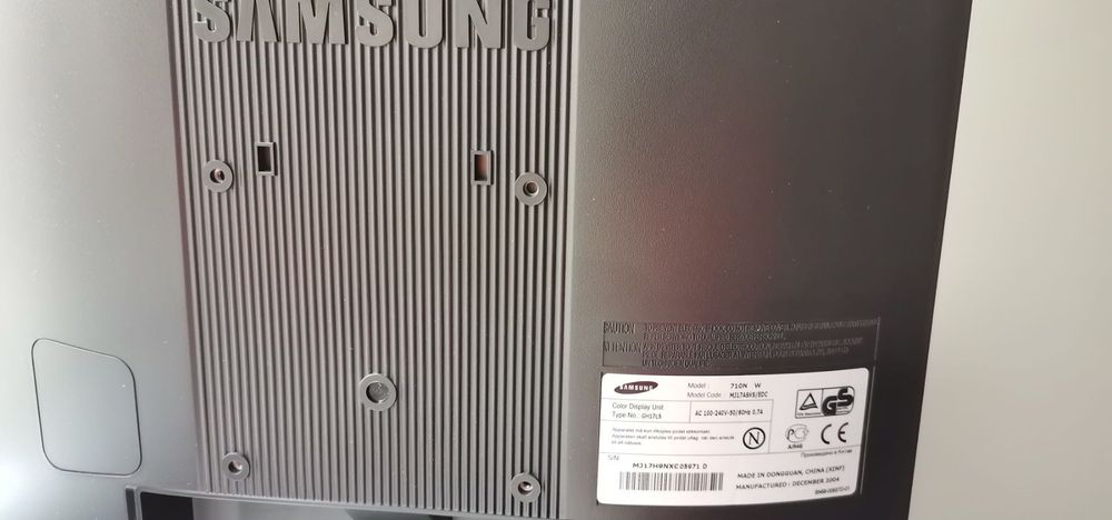 Монитор Samsung 710Nw