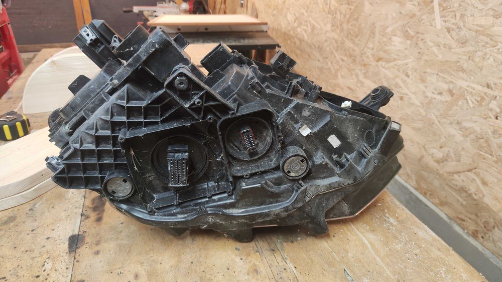 Фар за пасат Б8 (passat B8)