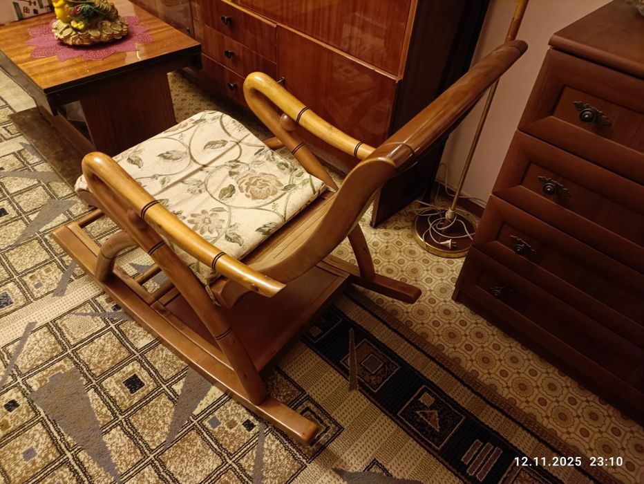 Кресло-каталка деревянная