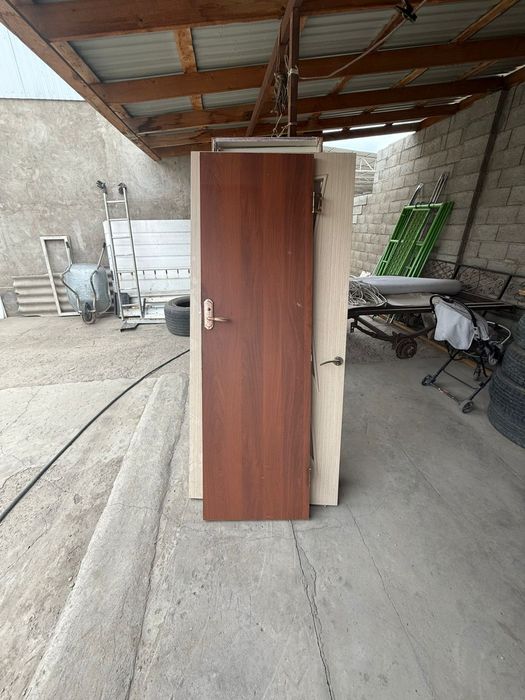 Двери почти новые ...