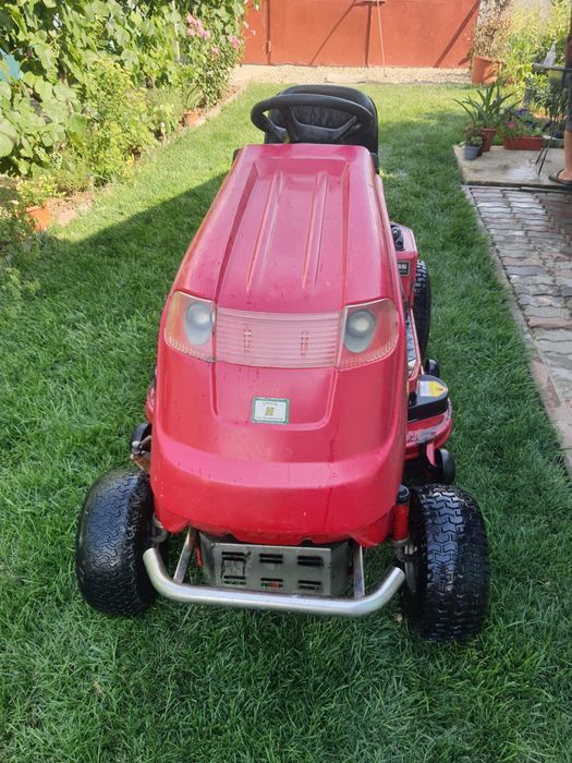 Tractor gradina marca Countax cu motor Honda de 14 cai În 2 pistoane.