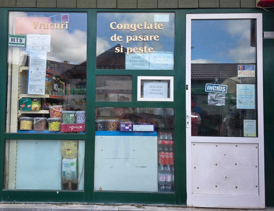 Vând spațiu comercial în incinta Pieței Alexandru cel Bun