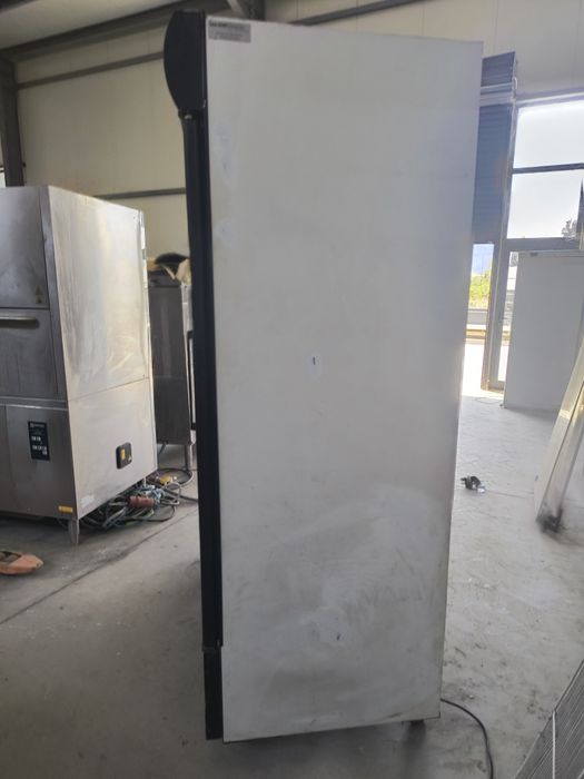 Хл.витрина със три отваряеми врати -- 1500 литра