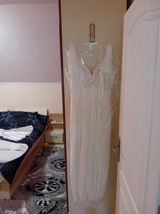 Булченска рокля, като нова + воал + къса парти бяла рокля.