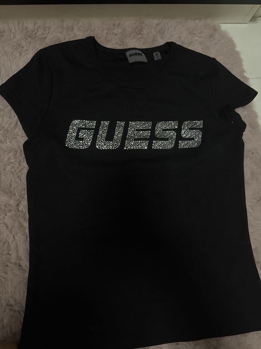 Тениска с камъчета Guess