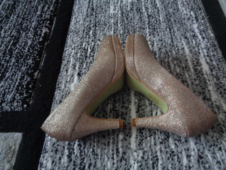 Vand pantofi de dama