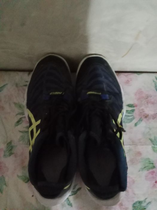 Продам волейбольные кроссовки ASICS Meta rise