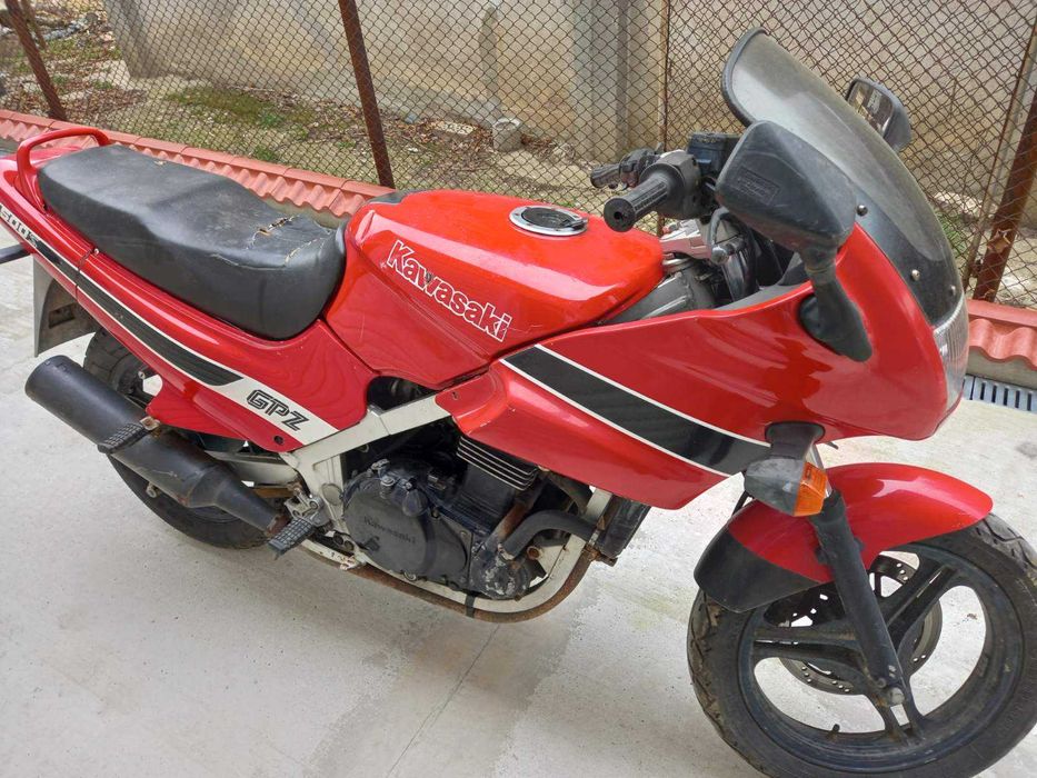 Kawasaki GPZ 500S на части