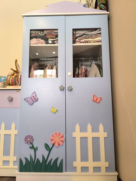 Комплект детски гардероб и скрин на цветя и пеперуди