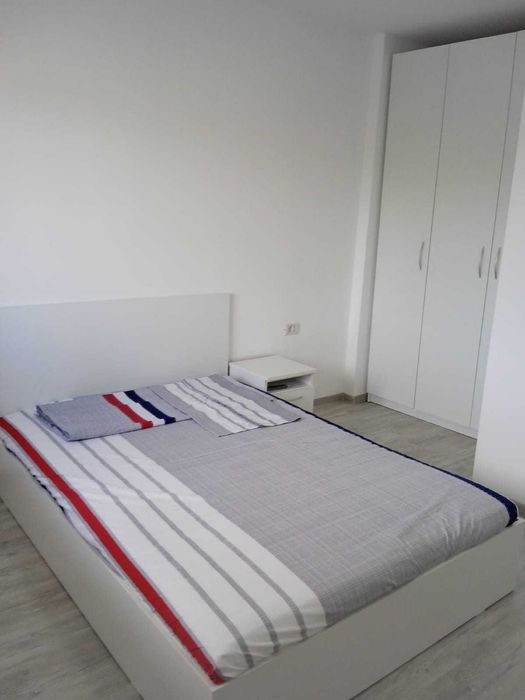 Camere la curte de inchiriat