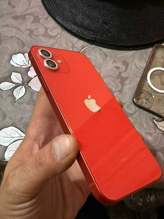 Продавам iphone 12