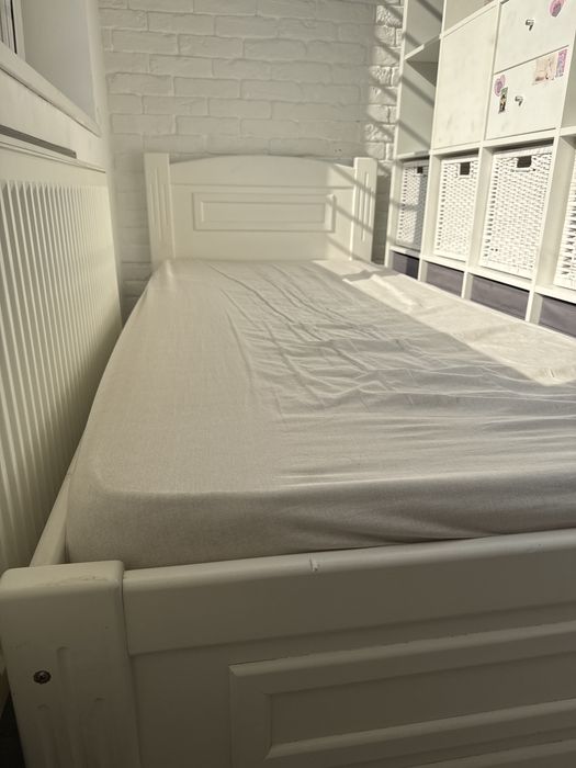 Срочно продам Кровать 90*200