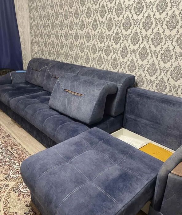 Большой раскладкой диван