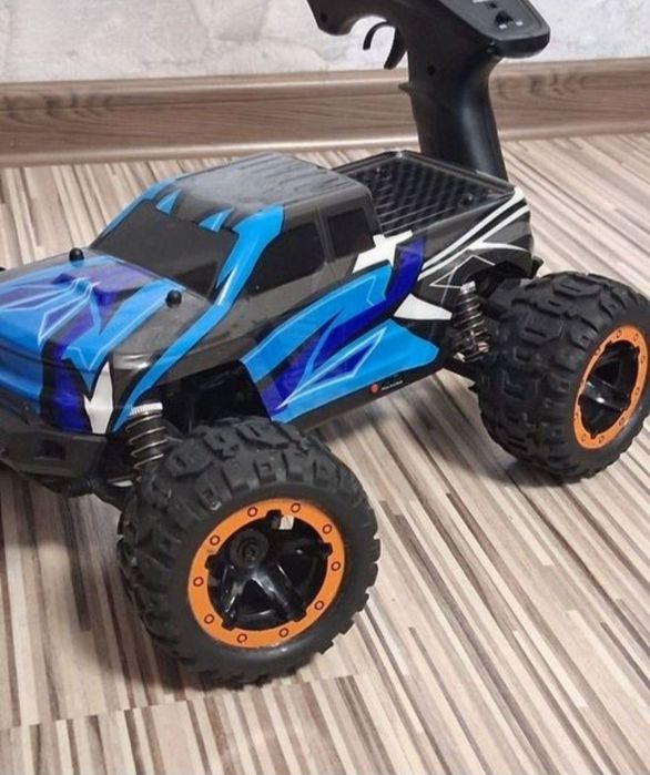 Automodel scara 1:16 cu telecomandă.