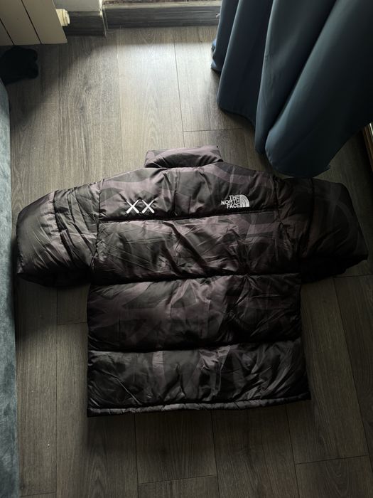 Geaca The North Face Kaws puffer noua