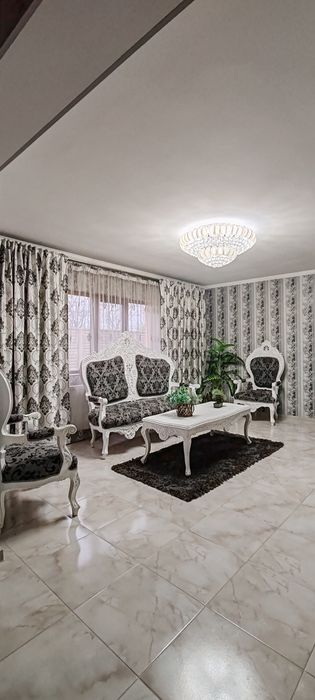 Casa cu piscina+ garaj in VADU PASII