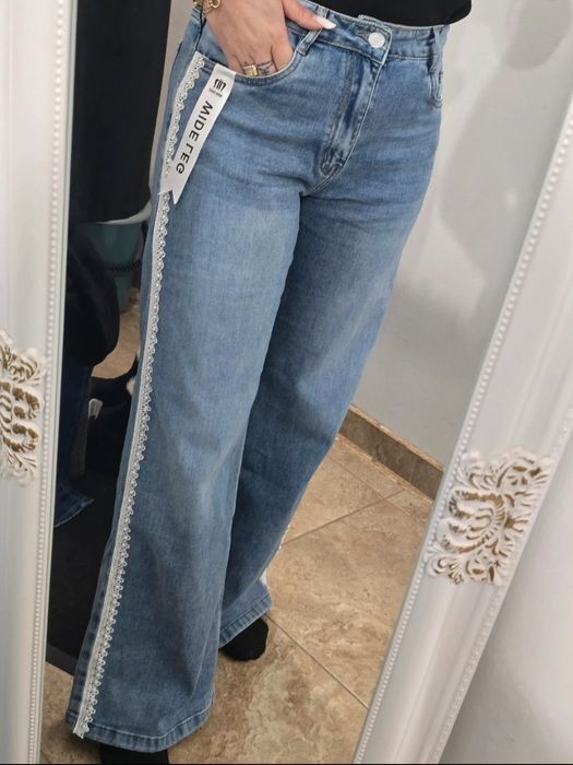 Blugi wide leg cu dantela