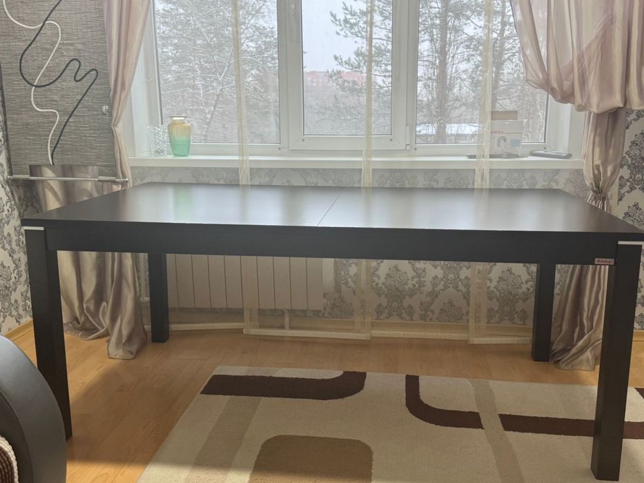 Гостиный стол со стульями