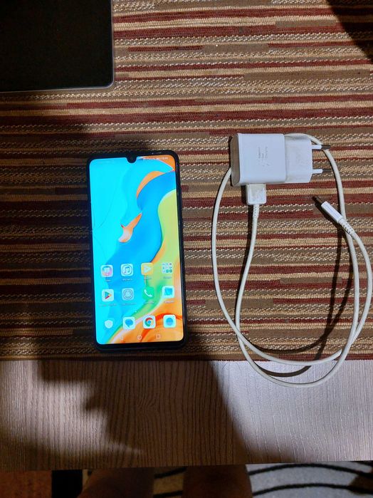 Продавам телефон Huawei P30 в отлично състояние,