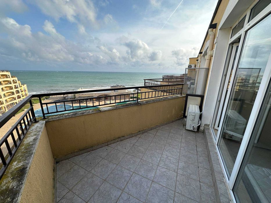 Обзаведен едностаен апартамент с панорама море, Първа линия