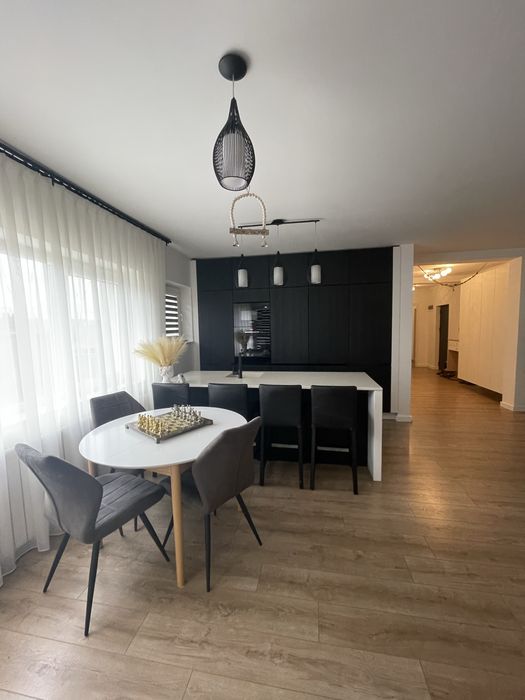 Vand apartament cu curte 154 mp