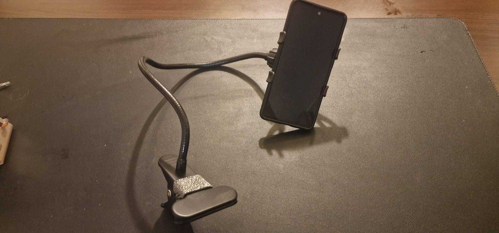 Suport telefon flexibil cu clama pentru masina sau birou