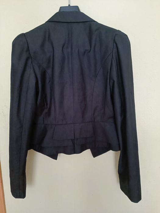 Фръцкаво късичко сако размер С