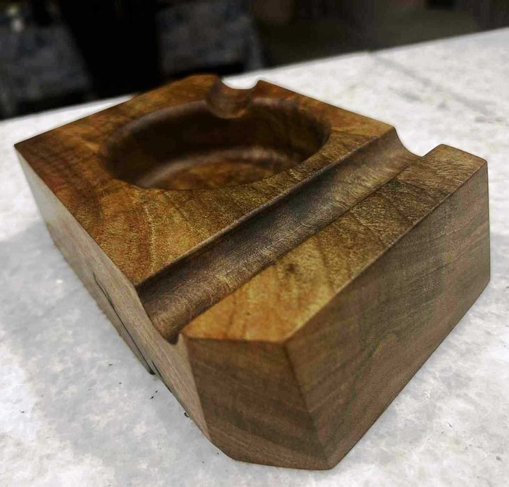 Пепелник за пури