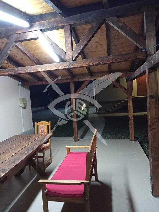 Двуетажна къща с двор в с. Горица