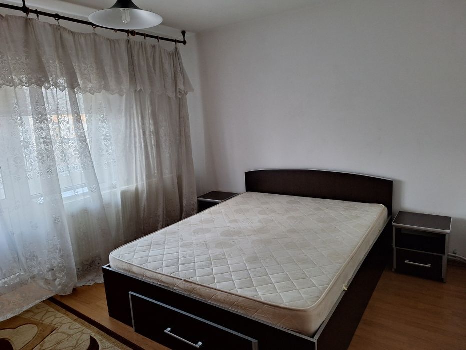 De inchiriat  apartament cu 2 camere , ultracentral, langa primarie, langa  Liceul Ioan Petrus