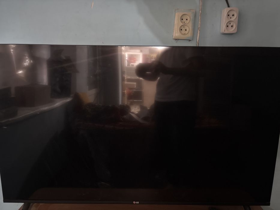 LG powered by WEBOS HUB,4К,все приложение есть.