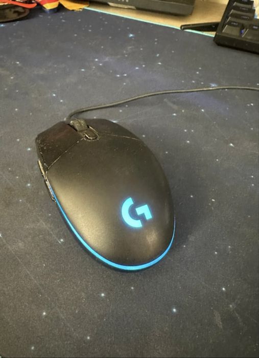 Mouse logitech g102