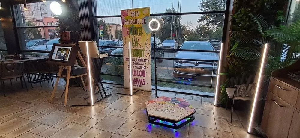 Cabina. Platforma. Flori. Panou invitat