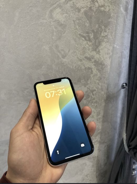 Iphone xr sotiladi 17 pro titan korpus bosilgan