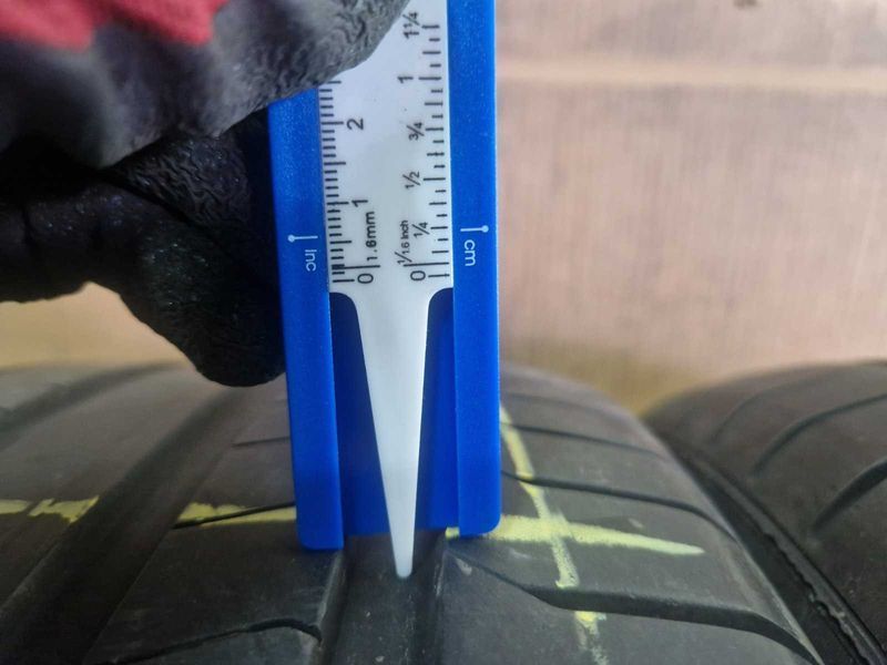 2 Pirelli R21 285/40
летни гуми
DOT0119