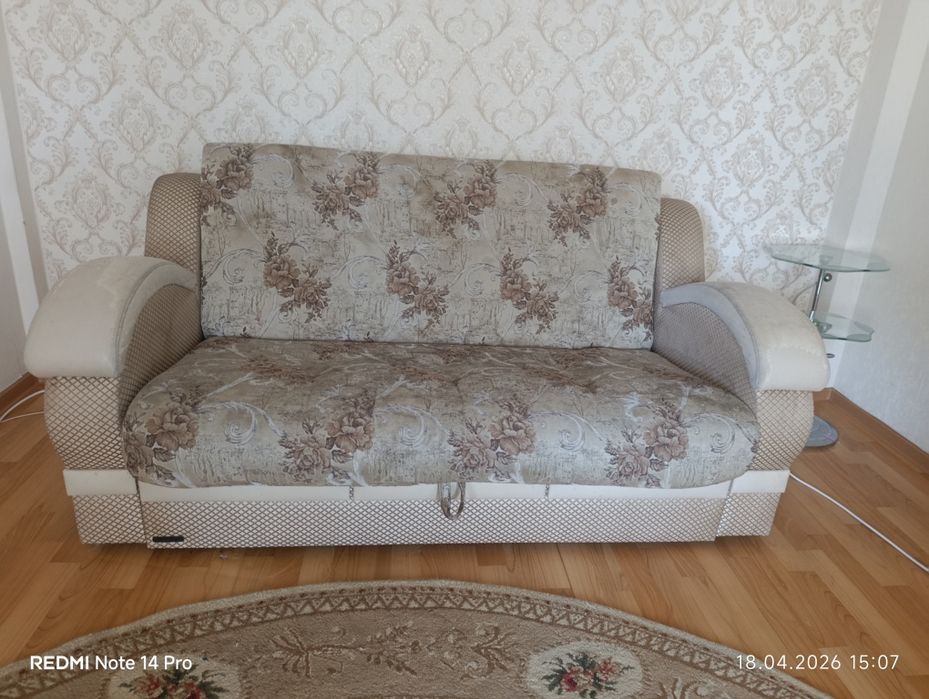 Диван, тахта.       .