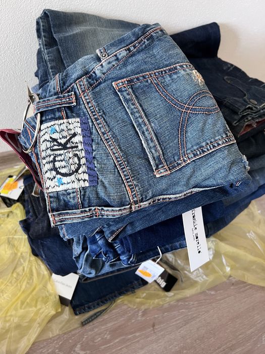 Vând stoc de haine de firma