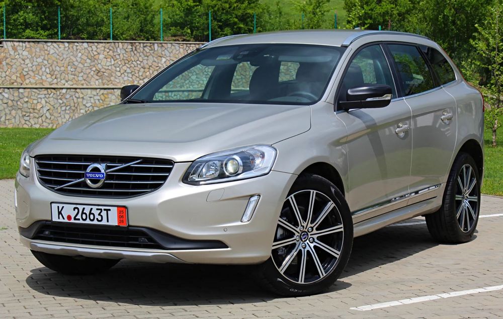 Volvo XC 60 SUMMUM/D5/2.4/220 CP/Xenon/Navi/Piele/Jante TITANIA
