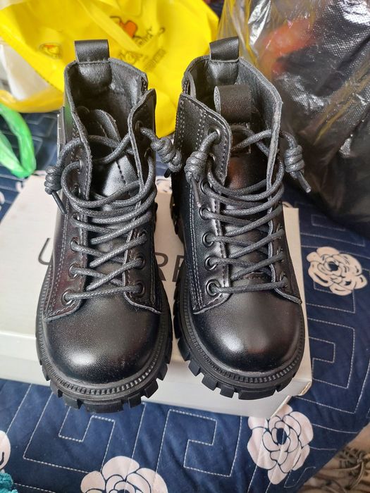 Продам обувь на мальчика.