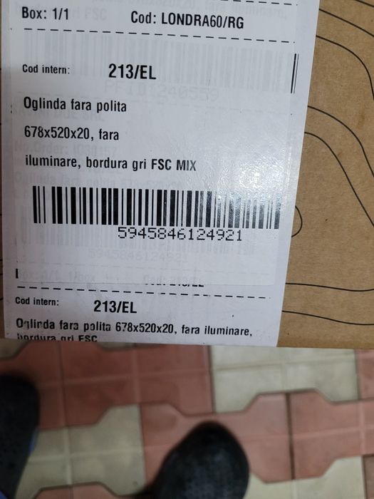 Vand oglinda cu rama lemn