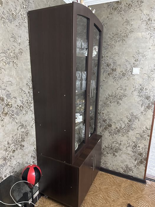 Сервант в хорошем состонии