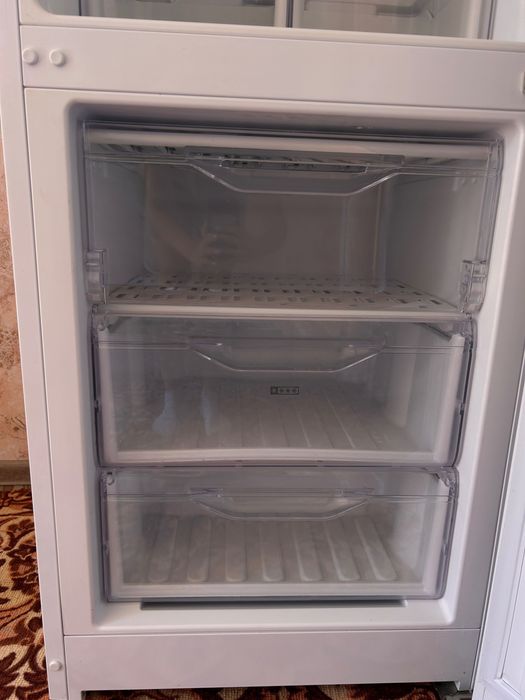 Холодильник Indesit
