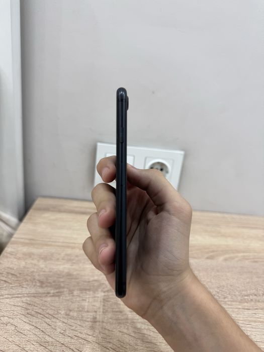 Продам iPhone 7