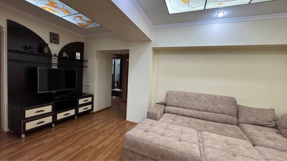 Продается 4х ком квартиа, 90м2. На Ц-1. Ор-р: Детский мир.