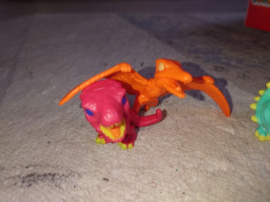 Продам динозавры Киндер Джой