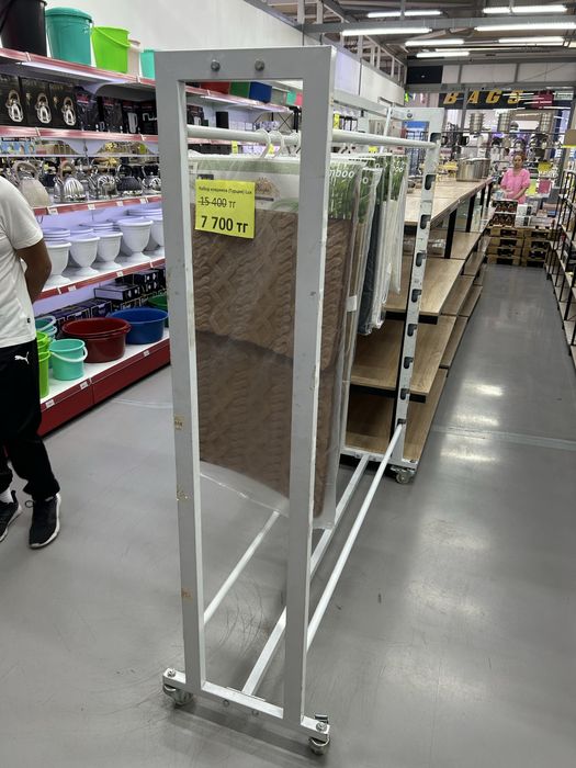 Стойка для клеенки с резаком